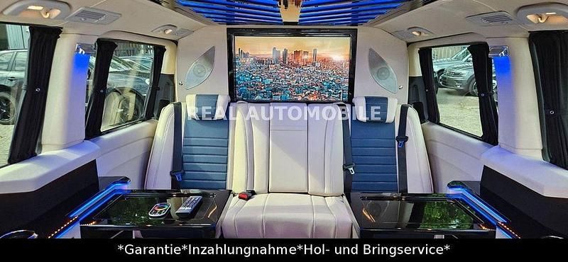 Grau Gebraucht 2022 Mercedes Vito Business Van / Kleinbus | 83.900 € - Bild 1/4