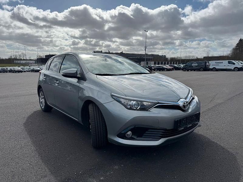 Gebraucht Toyota Auris Comfort 116 PS (85 kW) 2017 Grau Limousine