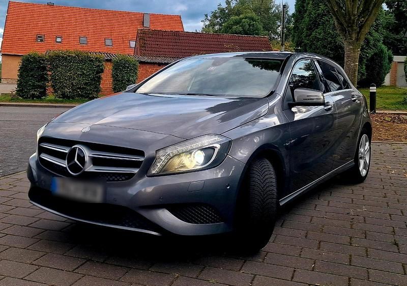 Grau Gebraucht 2014 Mercedes A200 Limousine | 8.500 € (Guter Preis) - Bild 1/4