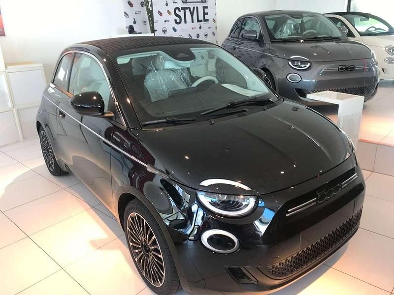 Gebraucht Fiat 500e La Prima 86 kW (118 PS) 2023 Schwarz Cabrio