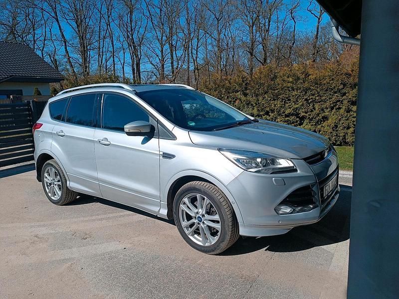 Gebraucht Ford Kuga Individual 140 PS (102 kW) 2015 Silber SUV