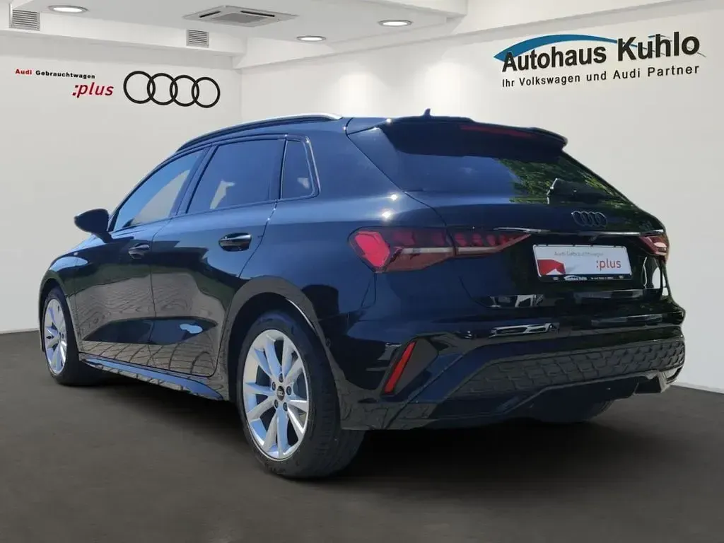 Second-hand Audi A3 S-Line 150 CP (110 kW) 2026 Negru Berlinǎ