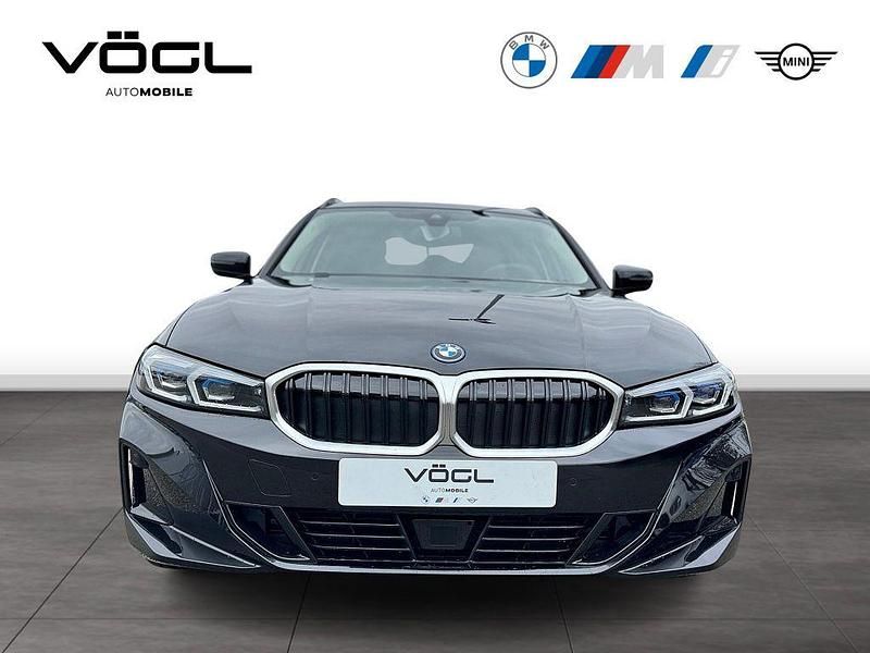 Neu BMW 330e 292 PS (214 kW) 2025 Black sapphire Kombi