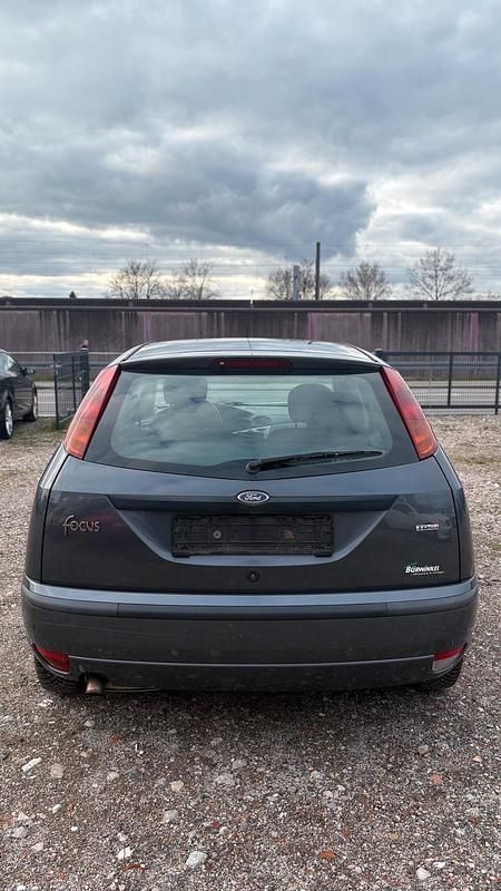 Gebraucht Ford Focus 115 PS (84 kW) 2002 Grau Kleinwagen