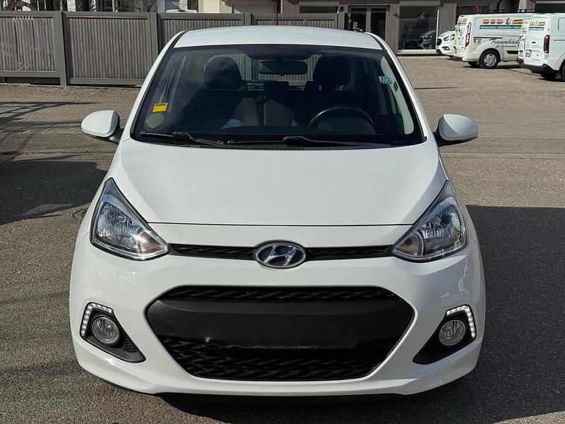 Gebraucht Hyundai i10 67 PS (49 kW) 2014 Weiß Kleinwagen