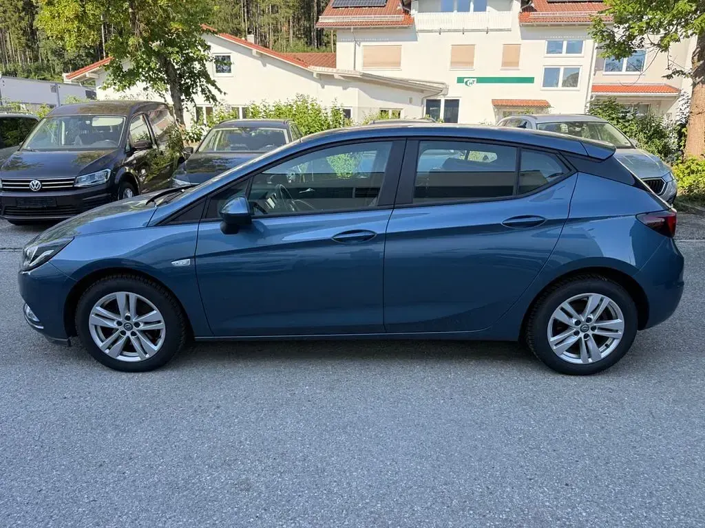 Gebraucht Opel Astra Edition 136 PS (100 kW) 2015 Blau Limousine