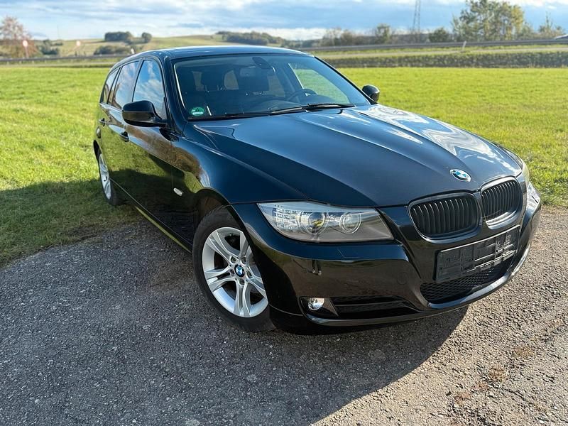 Gebraucht BMW 318 143 PS (105 kW) 2012 Schwarz Kombi