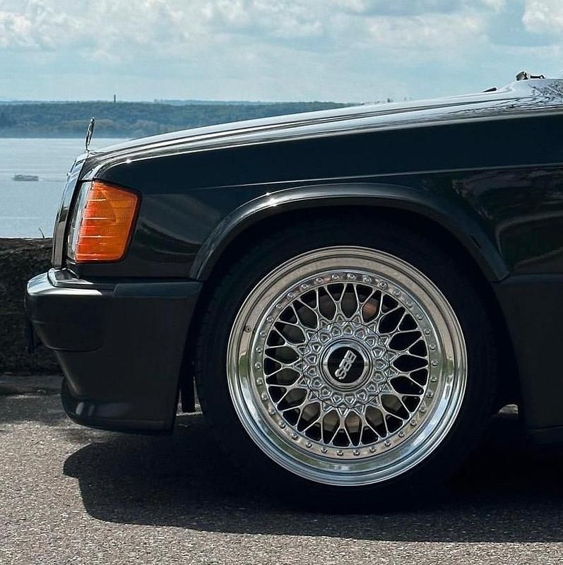 Schwarz Gebraucht 1988 Mercedes 190 Limousine | 19.990 € - Bild 1/4