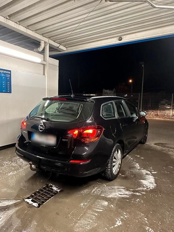 Gebraucht Opel Astra 110 PS (80 kW) 2011 Andere farben Kombi