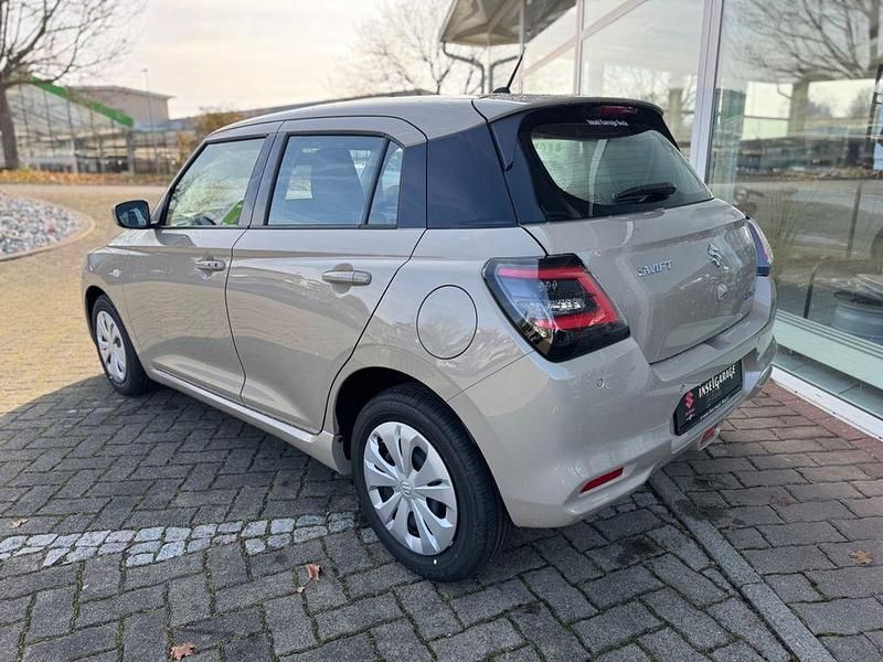 Neu Suzuki Swift Club 83 PS (61 kW) 2025 Beige Limousine