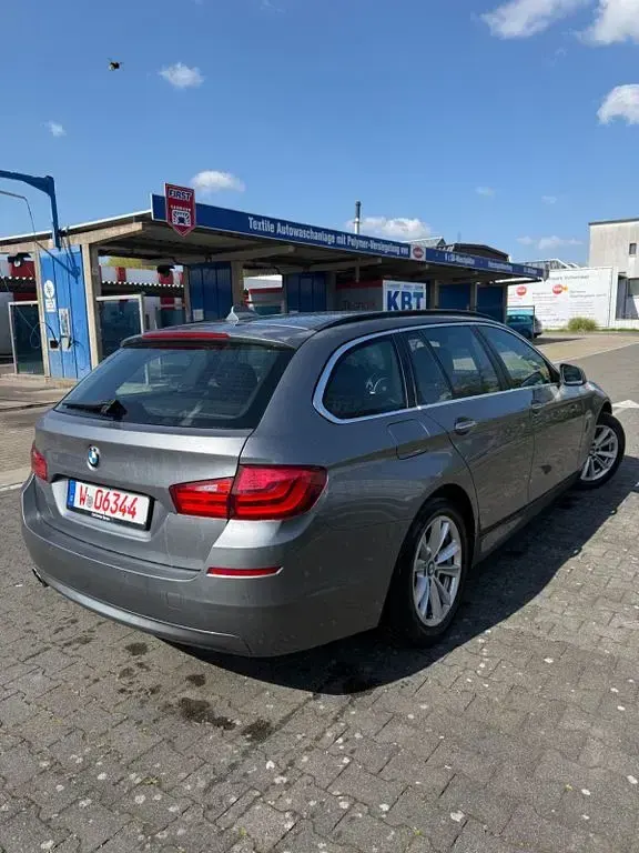 Gebraucht BMW 525 Sport Line 218 PS (160 kW) 2011 Grau Limousine