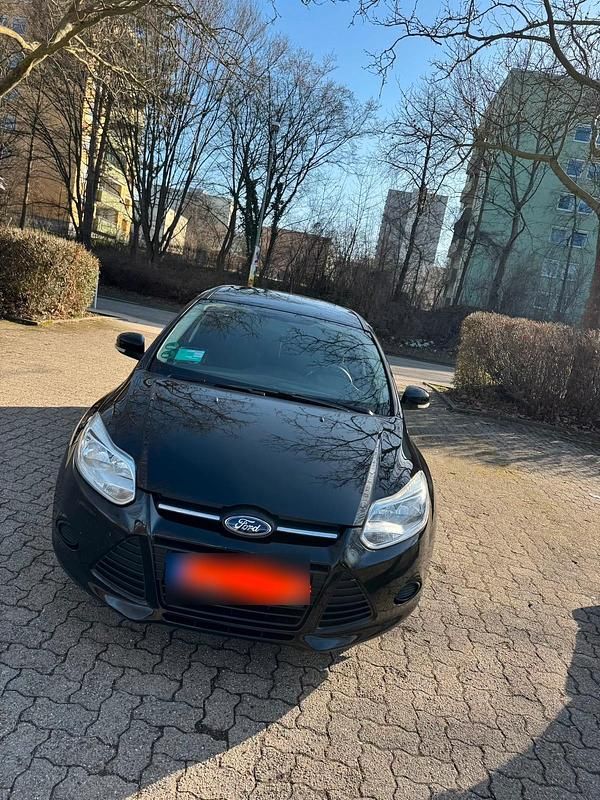 Gebraucht Ford Focus 105 PS (77 kW) 2014 Schwarz Kombi