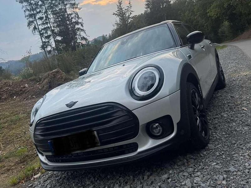 Weiß Gebraucht 2023 Mini Cooper Clubman Classic Kombi | 23.999 € (Guter Preis) - Bild 1/4
