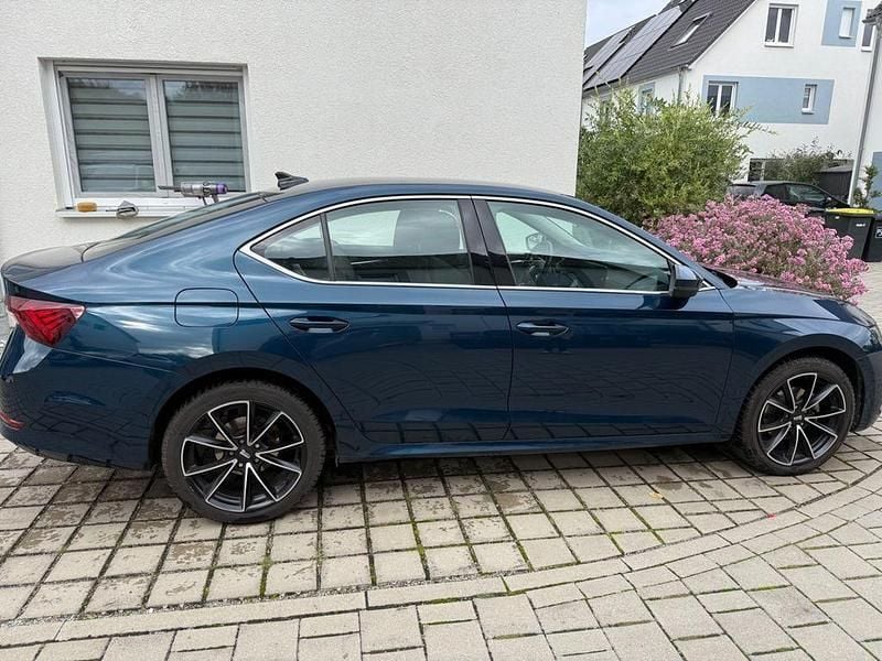 Blau Gebraucht 2023 Skoda Octavia Selection Limousine | 22.999 € (Superpreis) - Bild 1/4