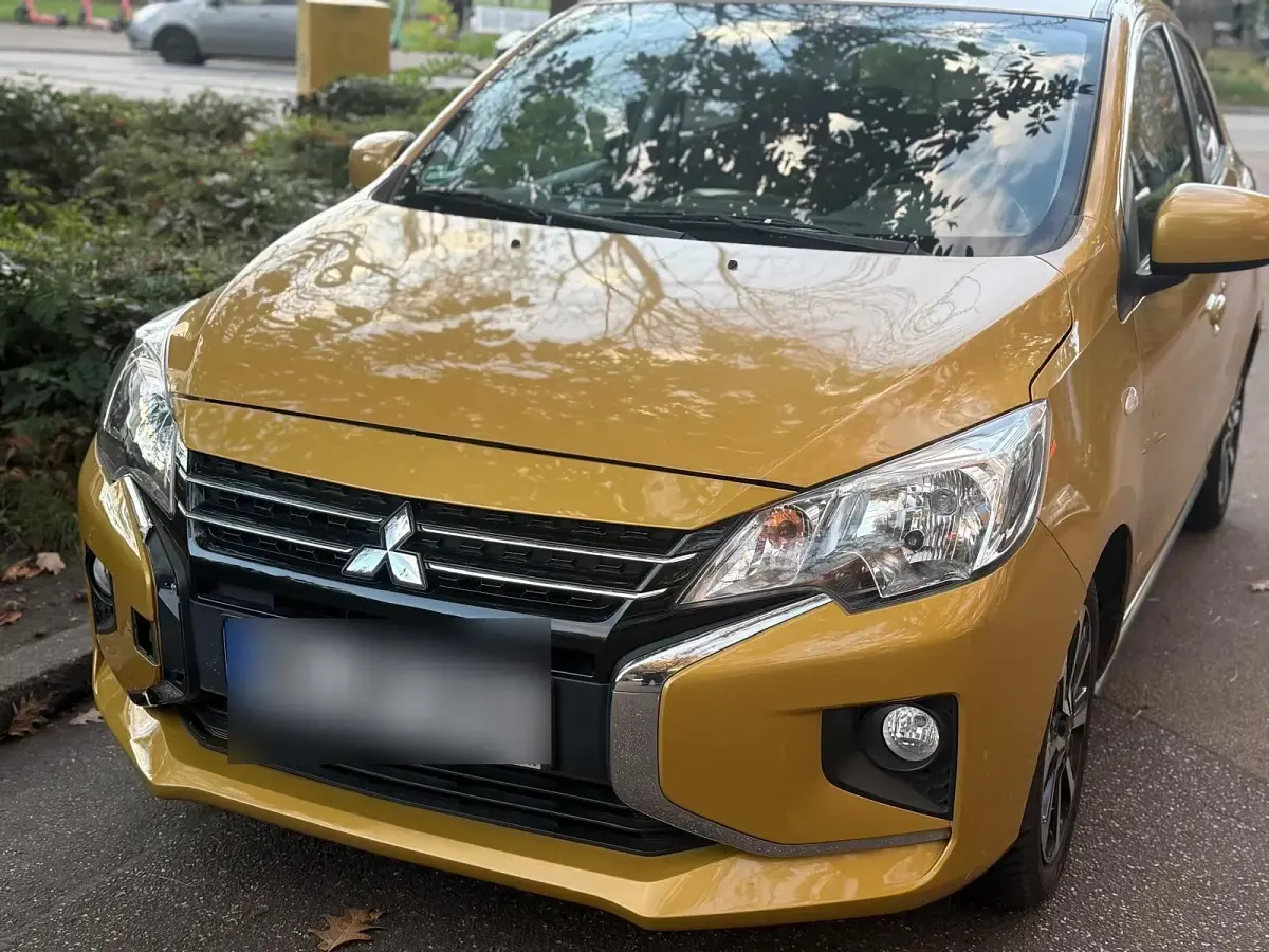 Gebraucht Mitsubishi Space Star 80 PS (58 kW) 2026 Gold Kleinwagen