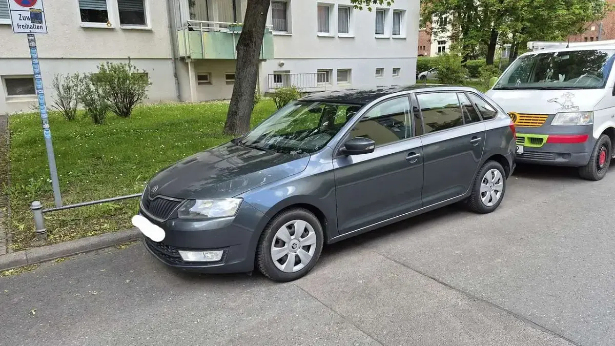 Gebraucht Skoda Rapid Ambition 90 PS (66 kW) 2015 Grau Kleinwagen