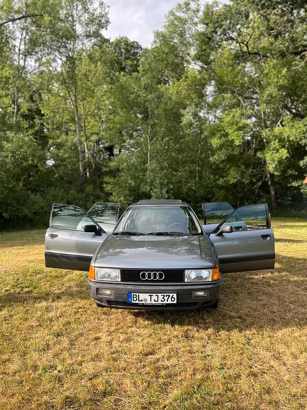 Grau Gebraucht 1990 Audi 80 Limousine | 2.200 € - Bild 1/4