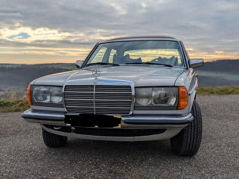 Gebraucht Mercedes E280 Classic 185 PS (136 kW) 1979 Grau Limousine