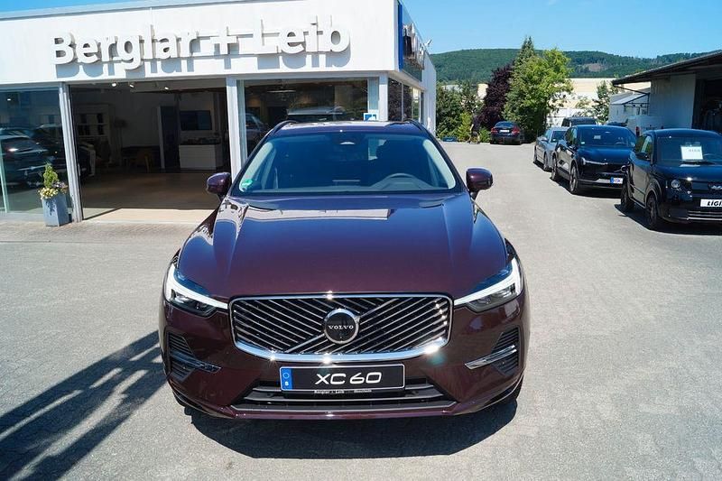 Mulberry red Gebraucht 2025 Volvo XC60 Core SUV | 52.890 € (Fairer Preis) - Bild 1/4