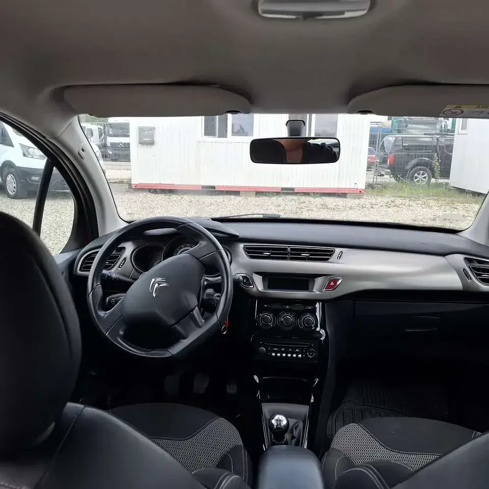 Używany Citroën C3 PureTech 68 KM (50 kW) 2014 Bordeux metallic Sedan/Limuzyna