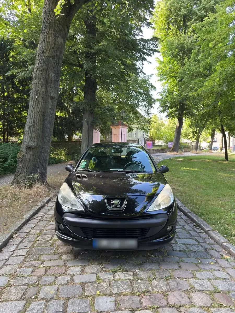 Gebraucht Peugeot 206+ 73 PS (53 kW) 2011 Schwarz Kleinwagen