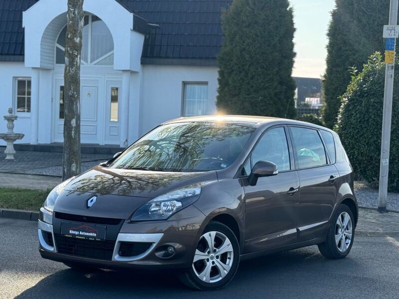 Braun Gebraucht 2011 Renault Scénic III Dynamique Van / Kleinbus | 7.990 € (Fairer Preis) - Bild 1/4