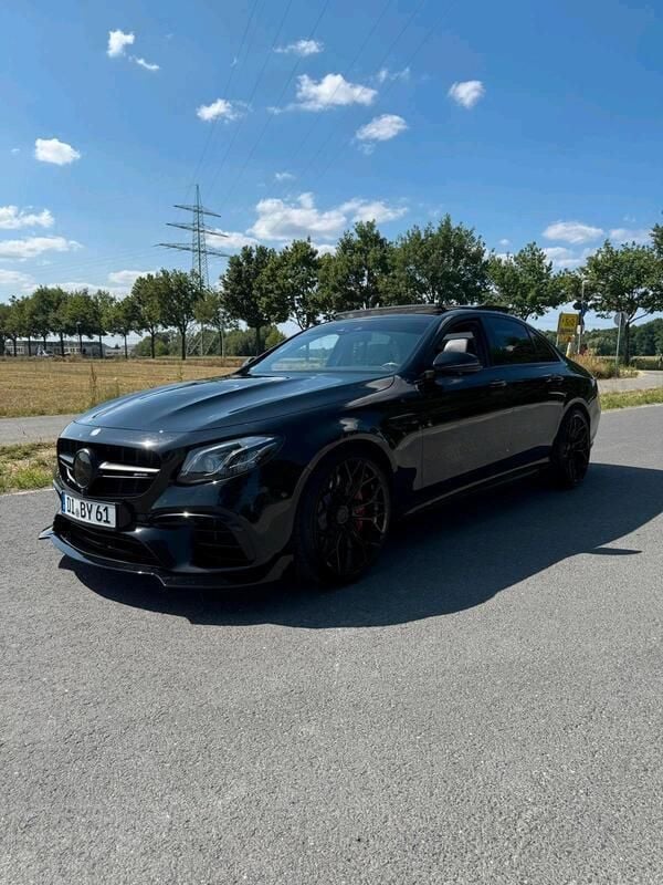 Schwarz Gebraucht 2018 Mercedes E63 AMG AMG Limousine | 72.000 € (Teuer) - Bild 1/4
