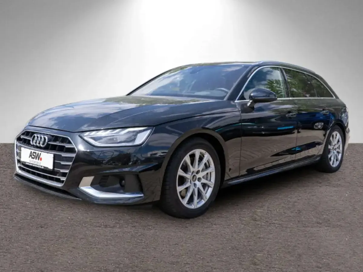 Gebraucht Audi A4 Advanced Plus 204 PS (150 kW) 2024 Mythosschwarz metallic Kombi