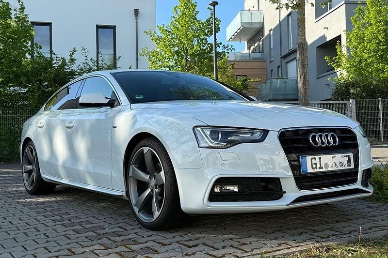 Weiß Gebraucht 2015 Audi A5 Sportback S-Line Kleinwagen | 17.000 € (Etwas zu teuer) - Bild 1/4
