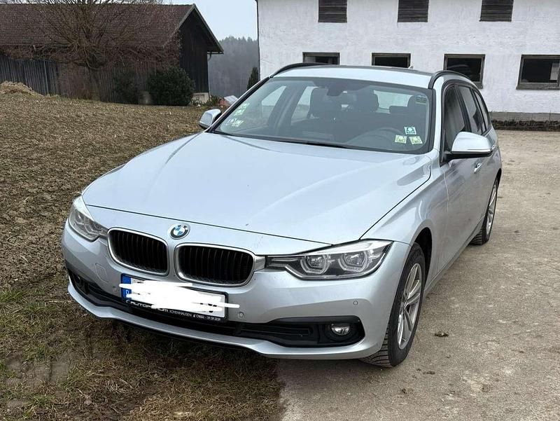 Grau Gebraucht 2019 BMW 320 Advantage Kombi | 12.500 € (Superpreis) - Bild 1/4