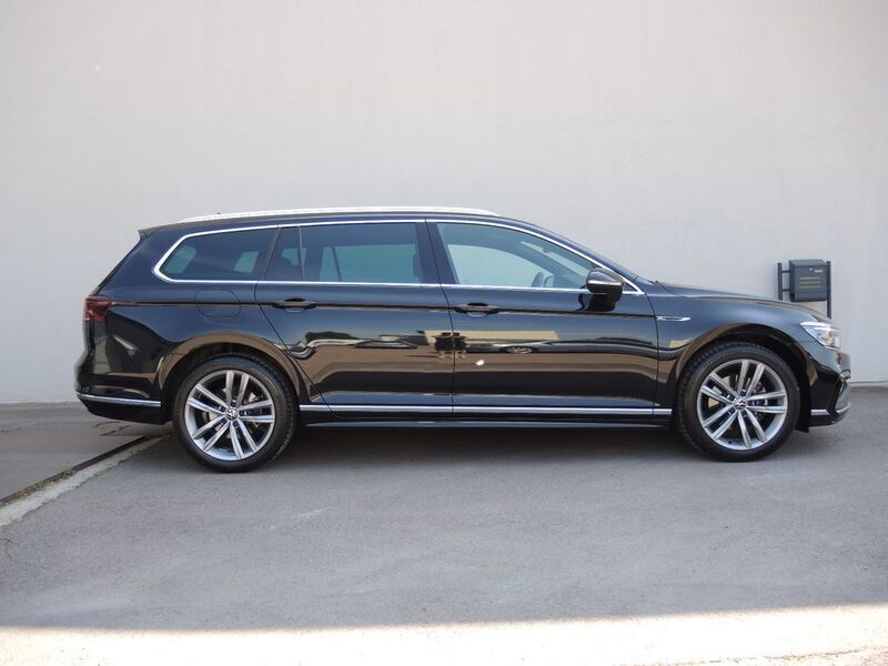 Gebraucht VW Passat R-line 200 PS (147 kW) 2021 Schwarz metallic Kombi