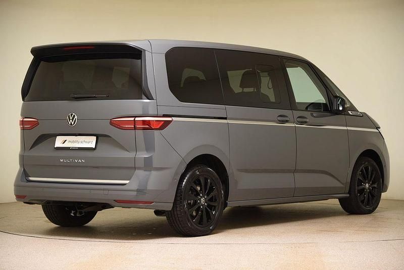 Gebraucht VW T7 Style 150 PS (110 kW) 2024 Grau Van