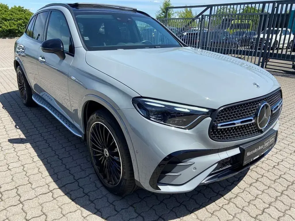 Gebraucht Mercedes GLC300de 333 PS (244 kW) 2025 Grau SUV