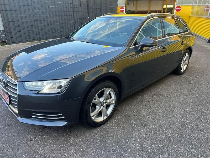 Grau Gebraucht 2018 Audi A4 Sport Kombi | 15.950 € (Superpreis) - Bild 1/4
