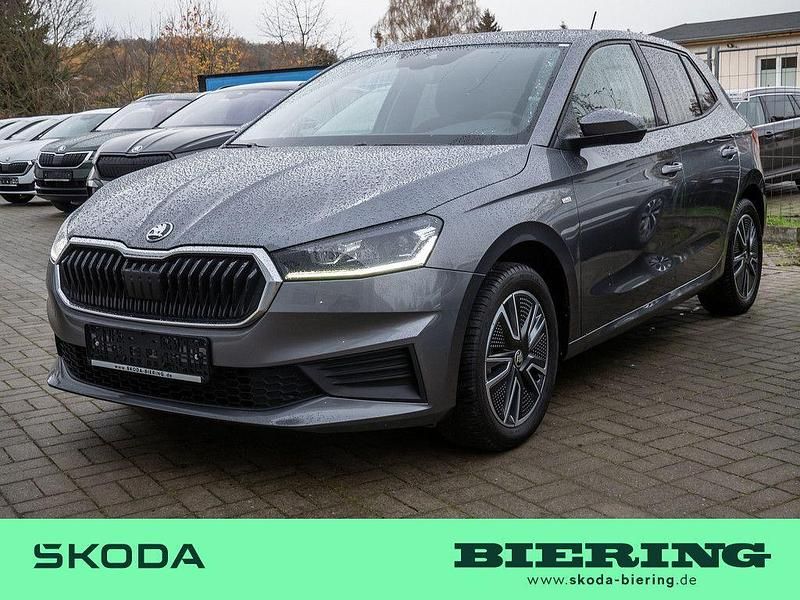 Grau Gebraucht 2022 Skoda Fabia Tour Limousine | 14.490 € (Fairer Preis) - Bild 1/4