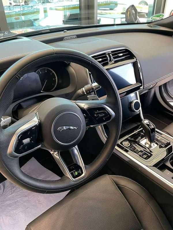 Gebraucht Jaguar XE R-Dynamic 250 PS (183 kW) 2022 Grau Limousine