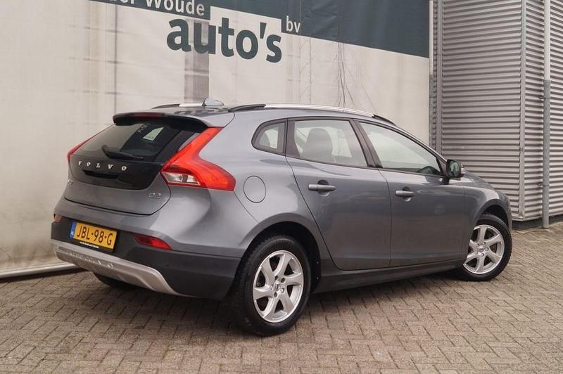 Gebraucht Volvo V40 CC Kinetic 120 PS (88 kW) 2018 Grau Kombi