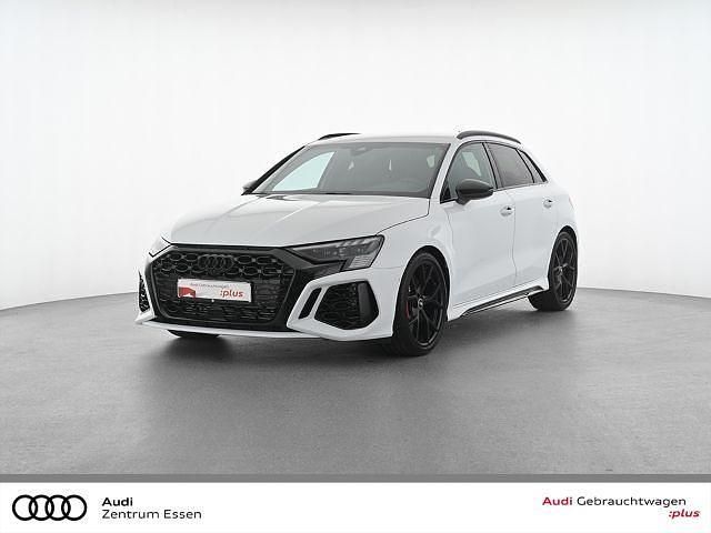 Gletscherweiß metallic Gebraucht 2024 Audi RS3 Sportback Ambiente Kleinwagen | 56.980 € (Superpreis) - Bild 1/3