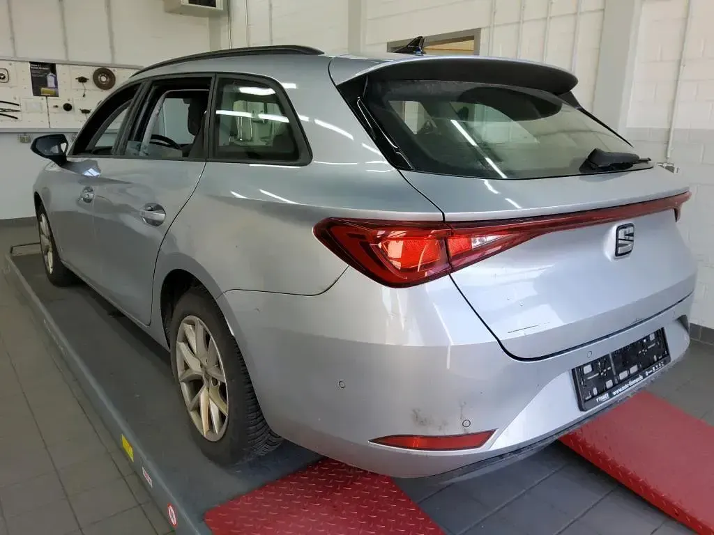Gebraucht Seat Leon ST Style 150 PS (110 kW) 2024 "urban" silber Kombi