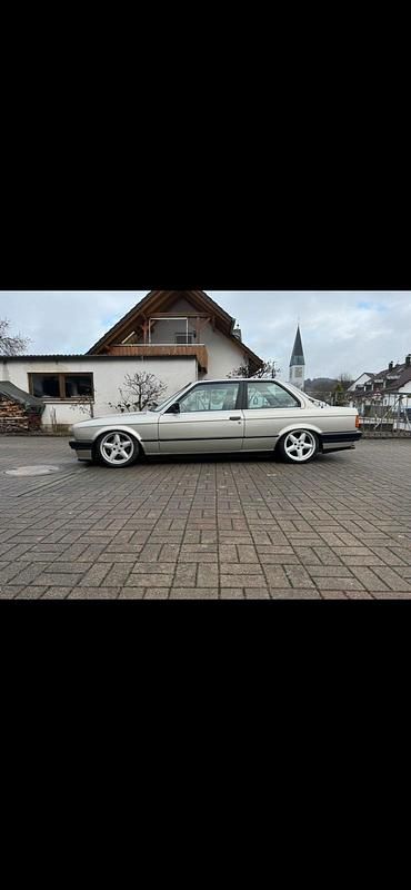 Beige Gebraucht 1988 BMW 320 Basis Coupé | 10.500 € - Bild 1/4