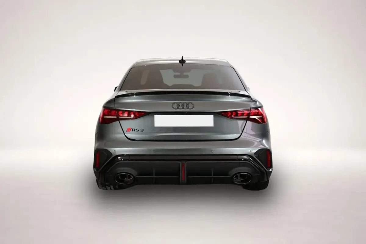 Gebraucht Audi RS3 Ambiente 400 PS (294 kW) 2026 Manufacturer Limousine