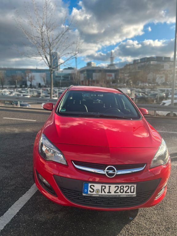 Rot Gebraucht 2016 Opel Astra Excellence Limousine | 7.999 € (Guter Preis) - Bild 1/4
