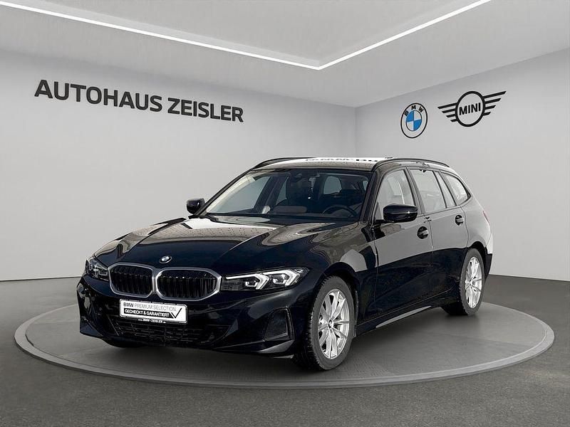 Saphirschwarz Gebraucht 2022 BMW 318 Shadowline Kombi | 25.490 € (Fairer Preis) - Bild 1/4