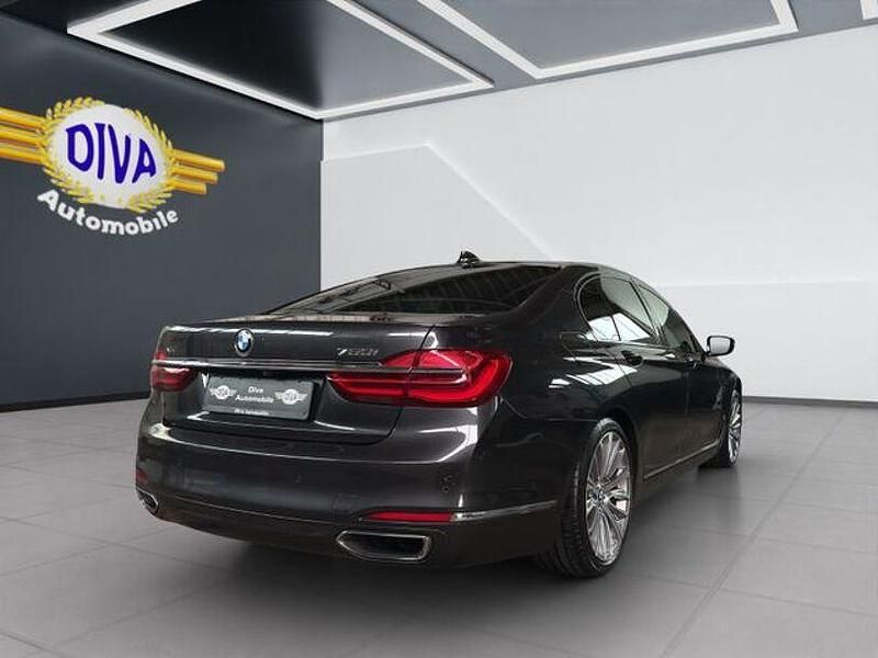 Gebraucht BMW 750 Executive 449 PS (330 kW) 2016 Grau Limousine