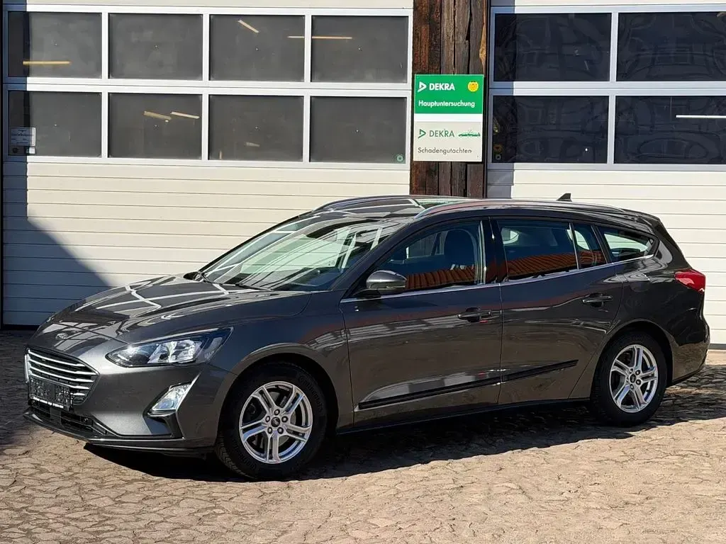 Gebraucht Ford Focus Cool & Connect 120 PS (88 kW) 2020 Grau Limousine
