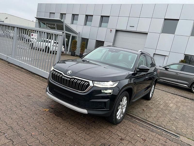Cerna magic/black magic Gebraucht 2023 Skoda Kodiaq Style SUV | 29.980 € (Superpreis) - Bild 1/4