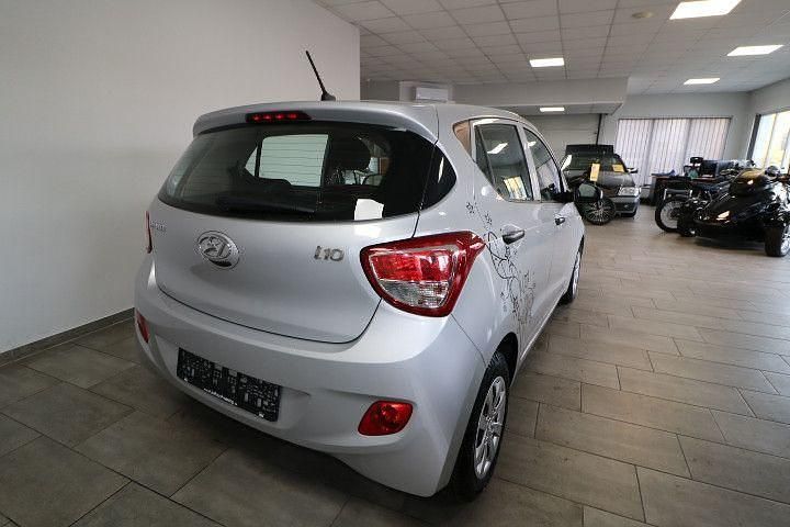 Gebraucht Hyundai i10 Classic 67 PS (49 kW) 2015 Silber Kleinwagen