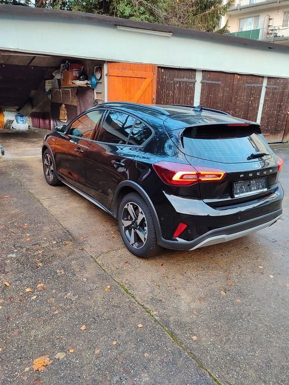 Usata Ford Focus Active 120 CV (88 kW) 2022 Nero Berlina