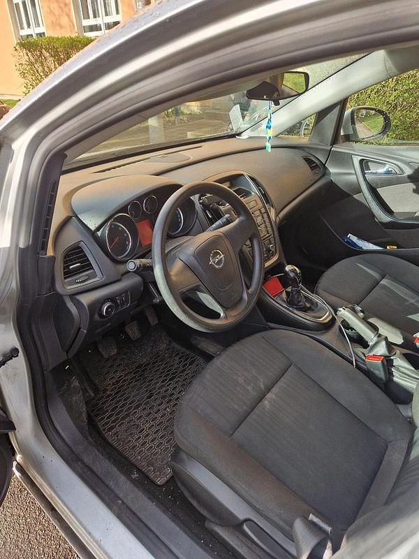 Gebraucht Opel Astra 100 PS (73 kW) 2012 Silber Kombi