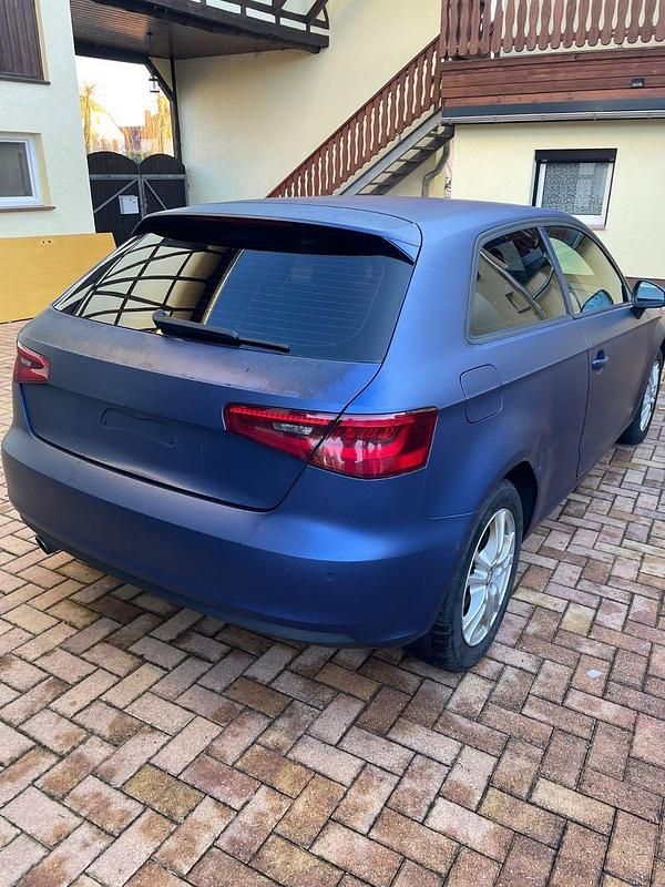 Gebraucht Audi A3 Attraction 105 PS (77 kW) 2014 Blau Limousine